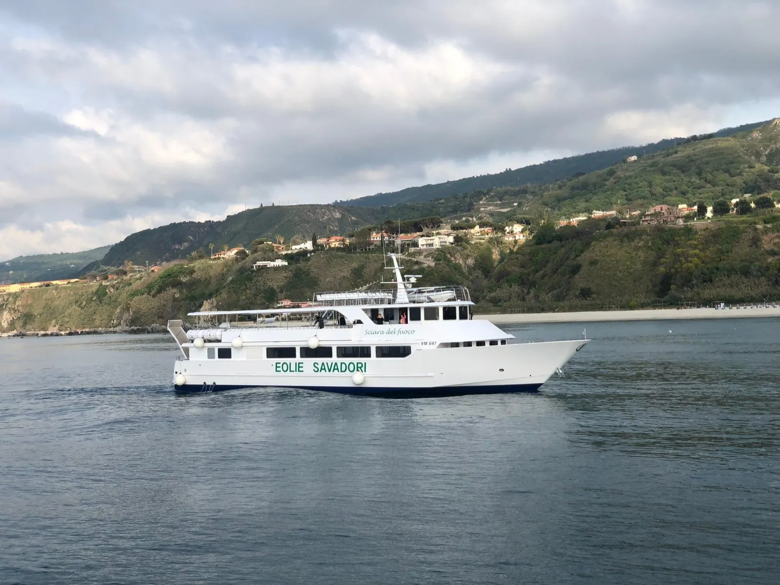 Savadori boat leaving the Calabrian coast